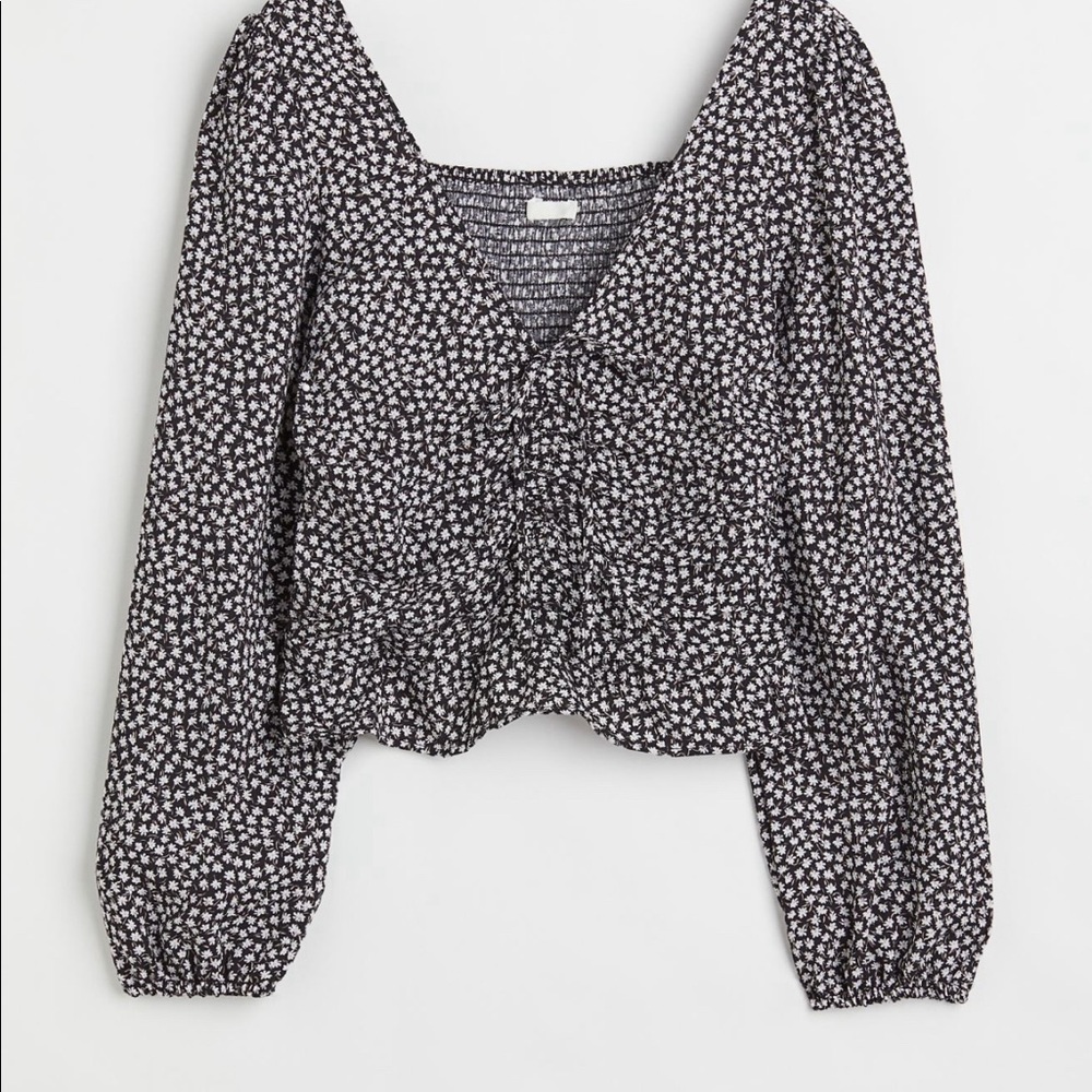 H&M | Black White Floral Long Sleeve Top Blouse Smocked Ruched | Black & White